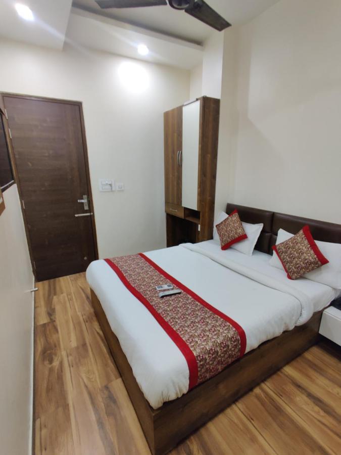 Hotel 56 - 200 Meter From Golden Temple Amritsar Bagian luar foto