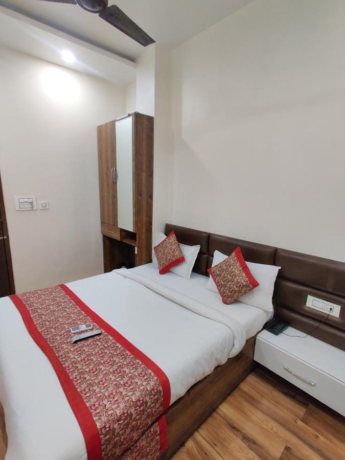 Hotel 56 - 200 Meter From Golden Temple Amritsar Bagian luar foto