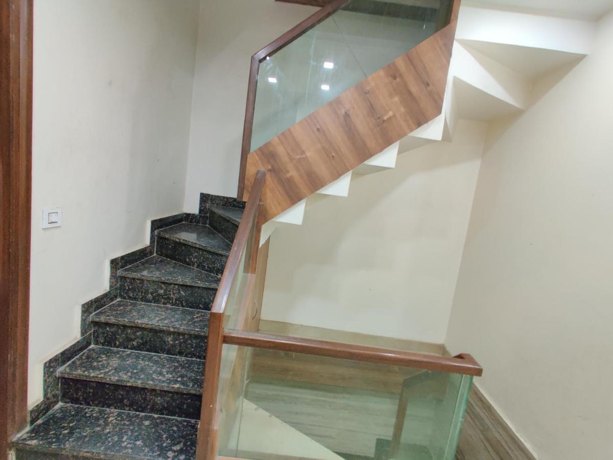Hotel 56 - 200 Meter From Golden Temple Amritsar Bagian luar foto