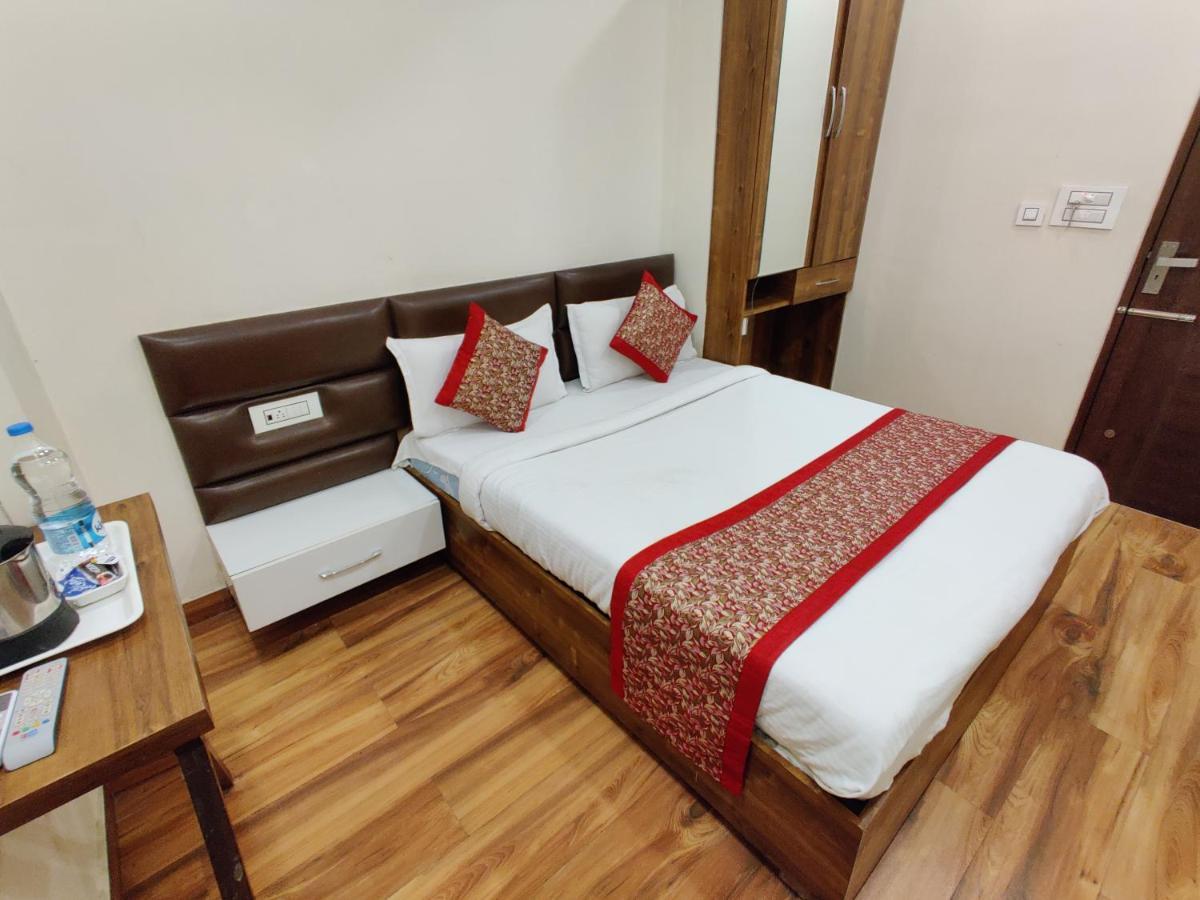 Hotel 56 - 200 Meter From Golden Temple Amritsar Bagian luar foto