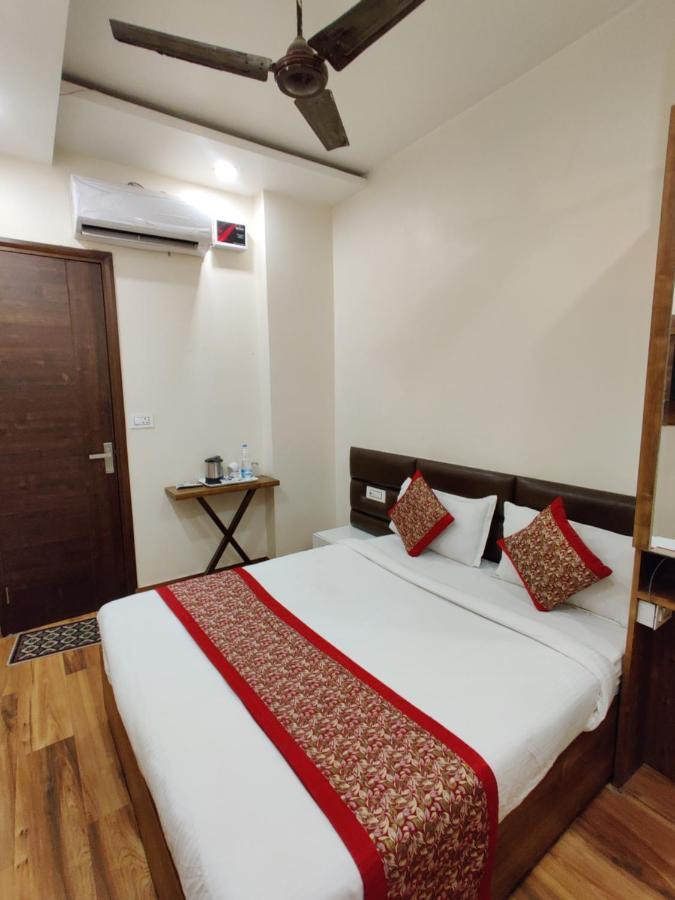 Hotel 56 - 200 Meter From Golden Temple Amritsar Bagian luar foto