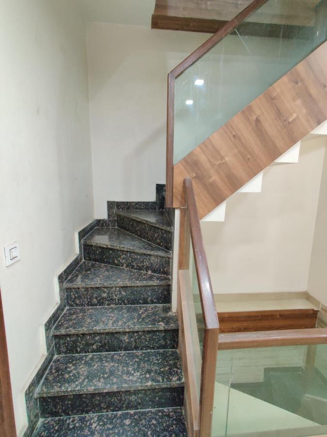 Hotel 56 - 200 Meter From Golden Temple Amritsar Bagian luar foto