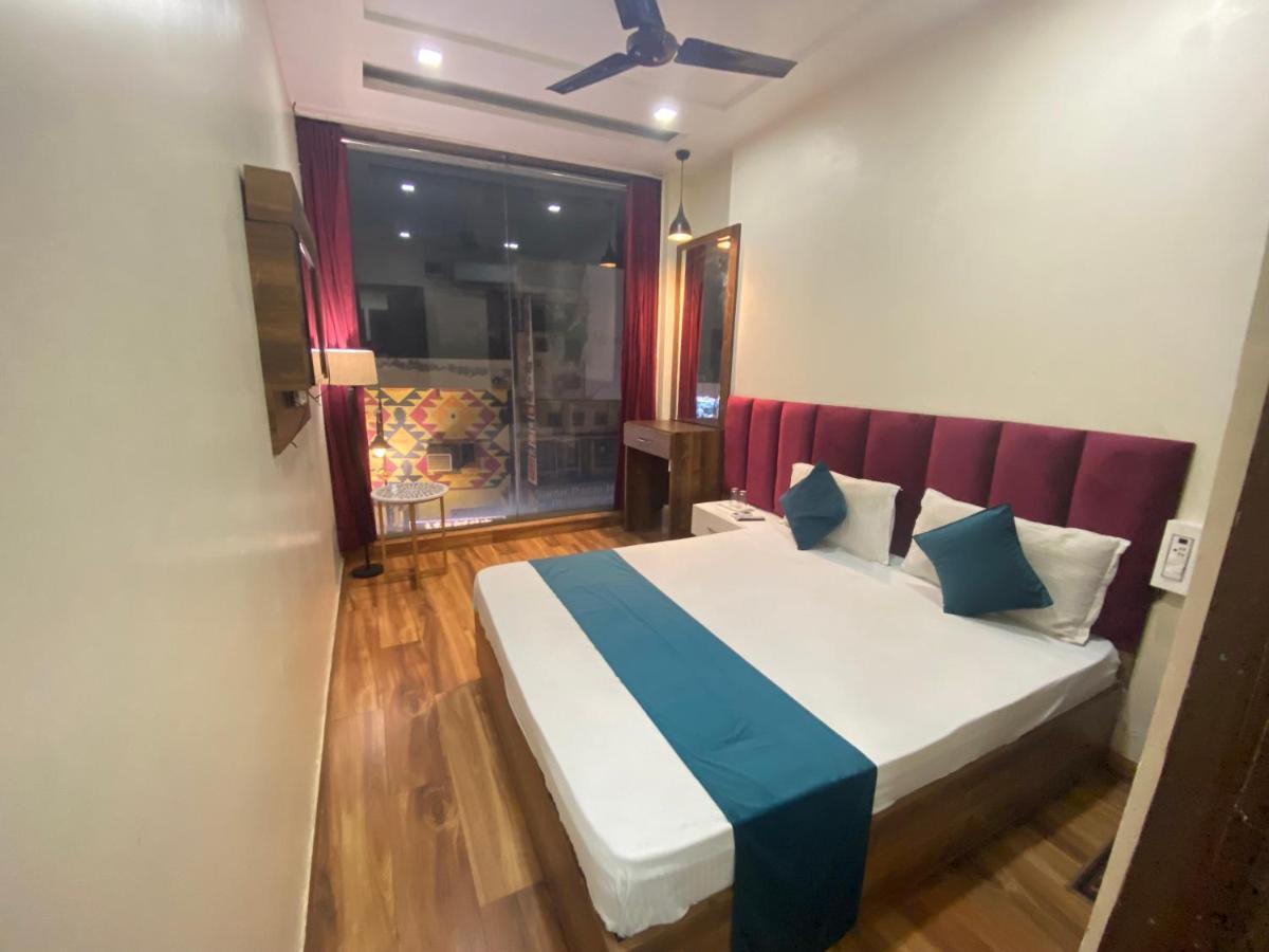 Hotel 56 - 200 Meter From Golden Temple Amritsar Bagian luar foto