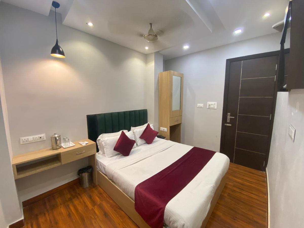 Hotel 56 - 200 Meter From Golden Temple Amritsar Bagian luar foto