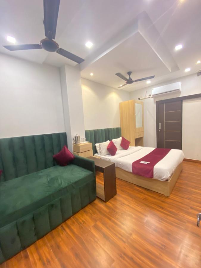 Hotel 56 - 200 Meter From Golden Temple Amritsar Bagian luar foto