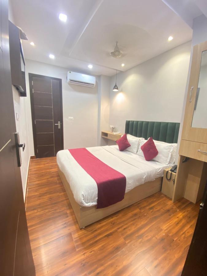 Hotel 56 - 200 Meter From Golden Temple Amritsar Bagian luar foto