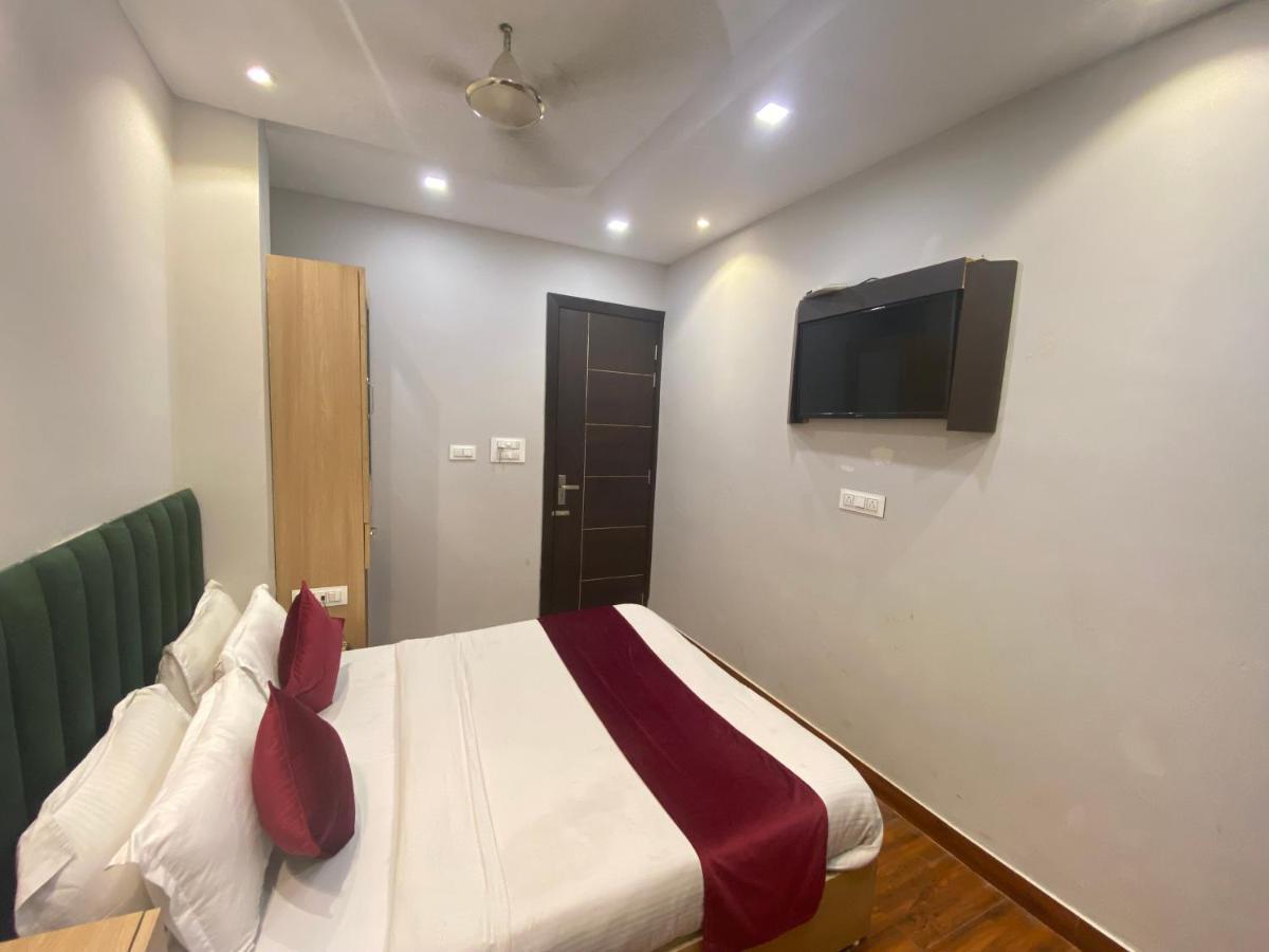 Hotel 56 - 200 Meter From Golden Temple Amritsar Bagian luar foto