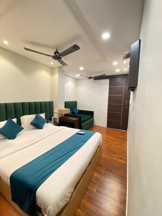 Hotel 56 - 200 Meter From Golden Temple Amritsar Bagian luar foto