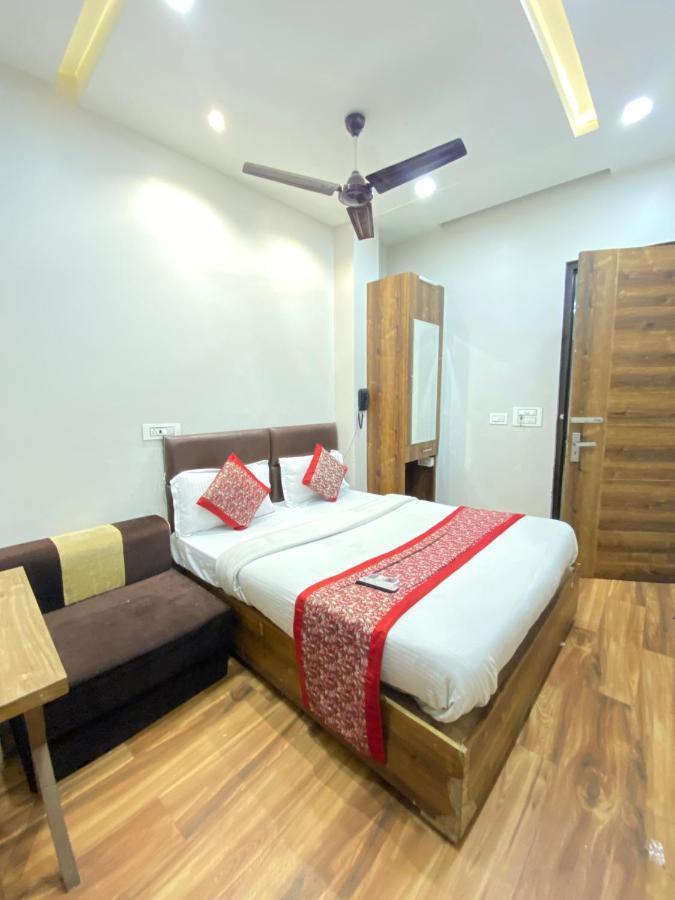 Hotel 56 - 200 Meter From Golden Temple Amritsar Bagian luar foto