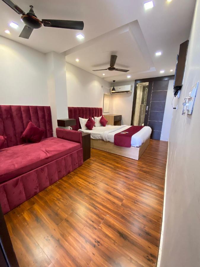 Hotel 56 - 200 Meter From Golden Temple Amritsar Bagian luar foto