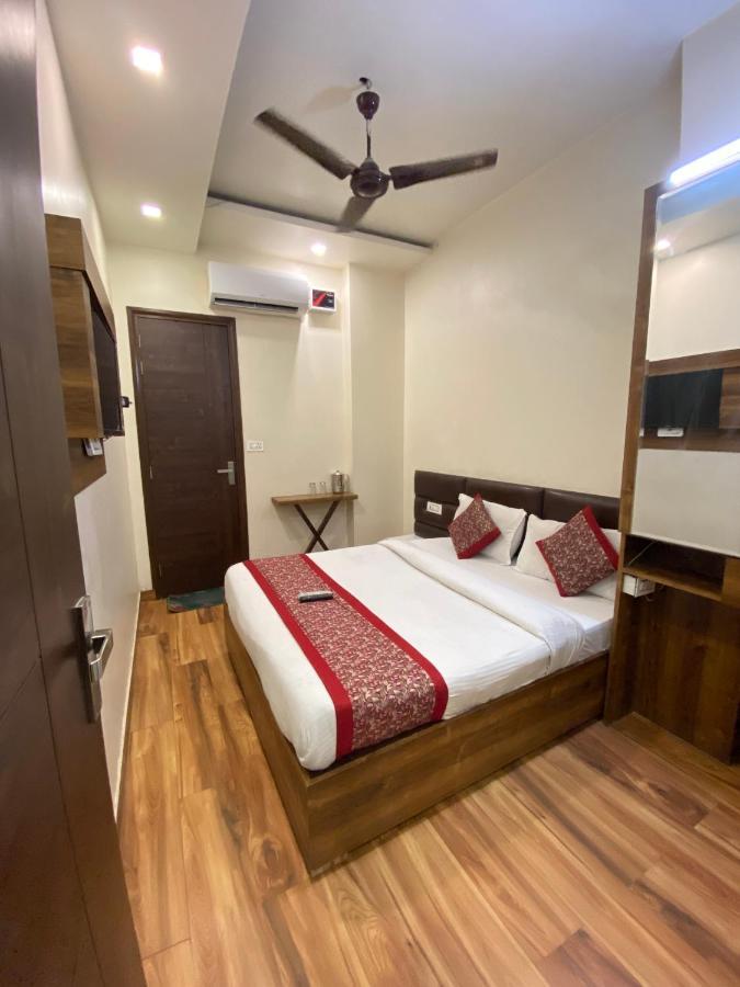 Hotel 56 - 200 Meter From Golden Temple Amritsar Bagian luar foto