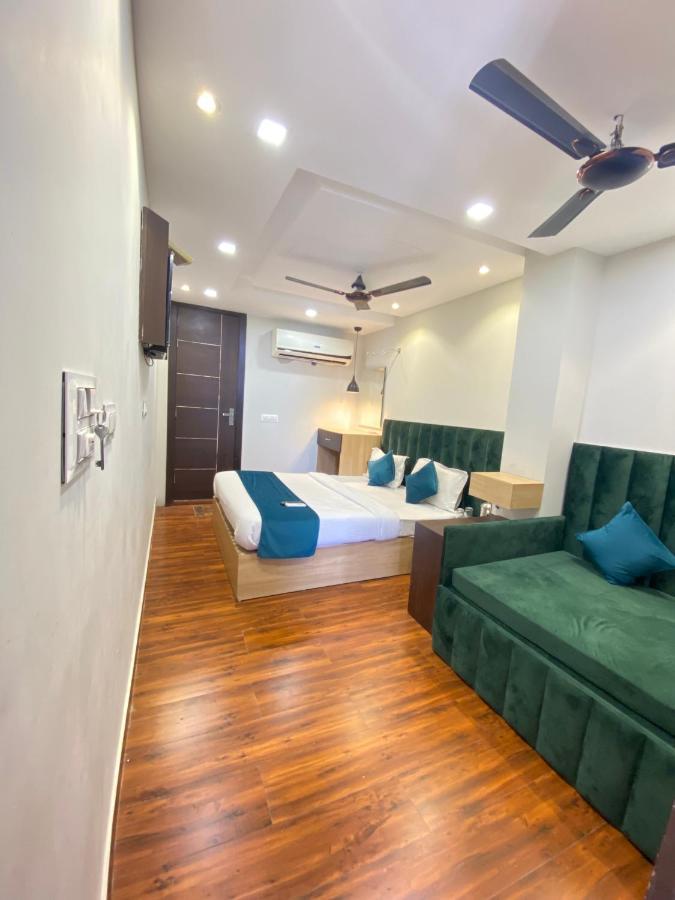 Hotel 56 - 200 Meter From Golden Temple Amritsar Bagian luar foto