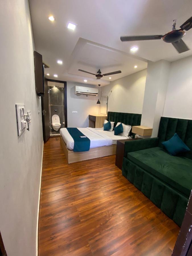 Hotel 56 - 200 Meter From Golden Temple Amritsar Bagian luar foto