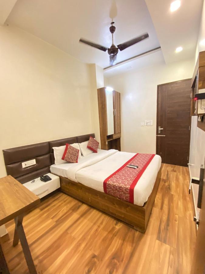 Hotel 56 - 200 Meter From Golden Temple Amritsar Bagian luar foto
